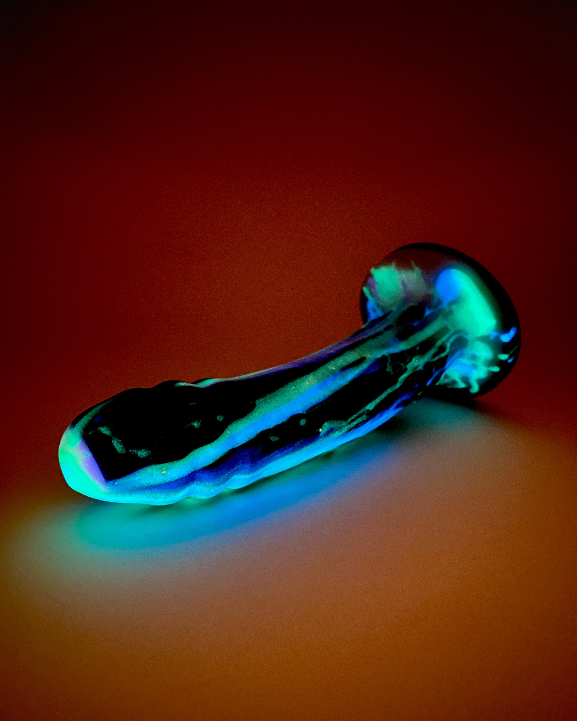 BLACK TO WHITE GLOW STREAM image 12