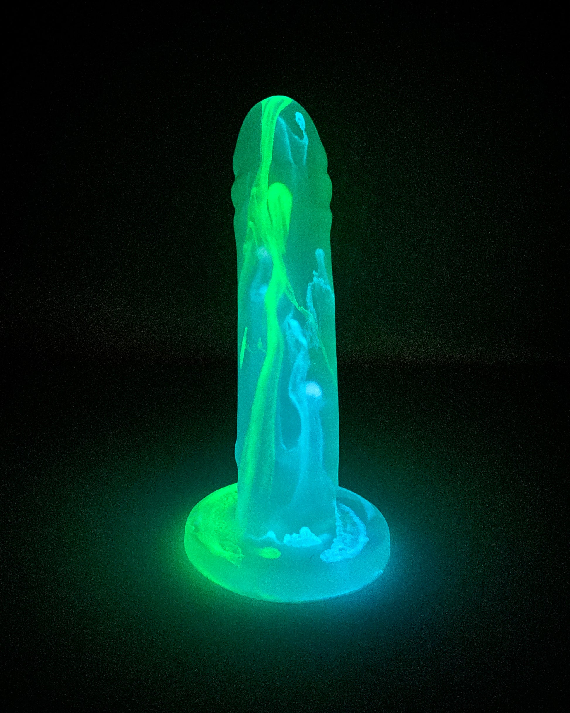 GLOW-IN-THE-DARK TRAILS image 6
